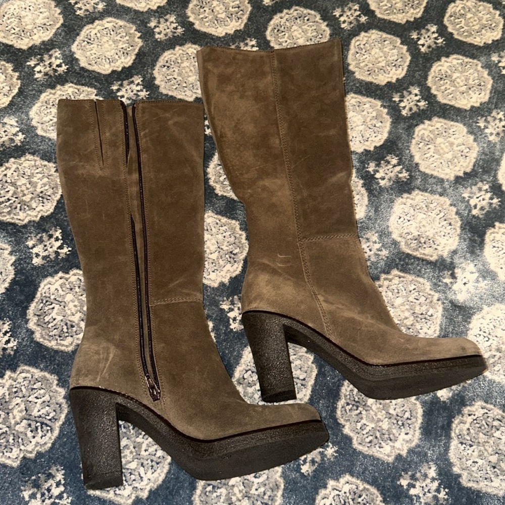 La CANADIENNE Taupe Suede Heeled Boots